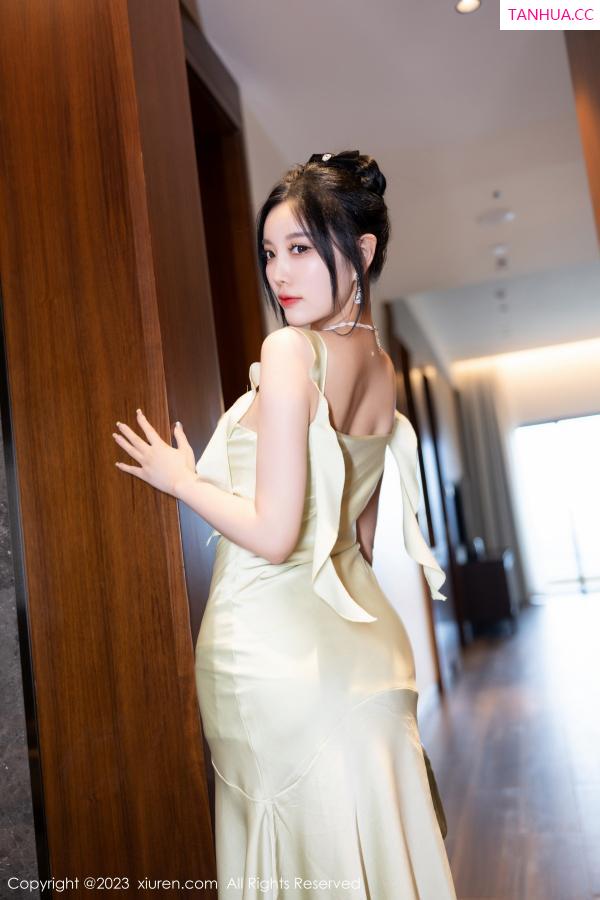 杨晨晨 sugar小甜心CC [XiuRen]高清写真图 2023.09.19 No.7410 杨晨晨Yome 美臀长裙第13张图片